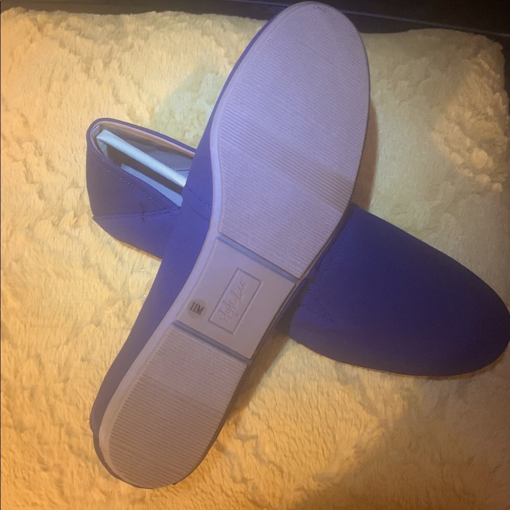 NWT Navy Size 11 slides